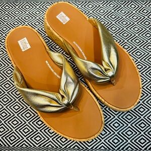 Fitflop Gold and Tan Sandals Like New Ladies Size 7